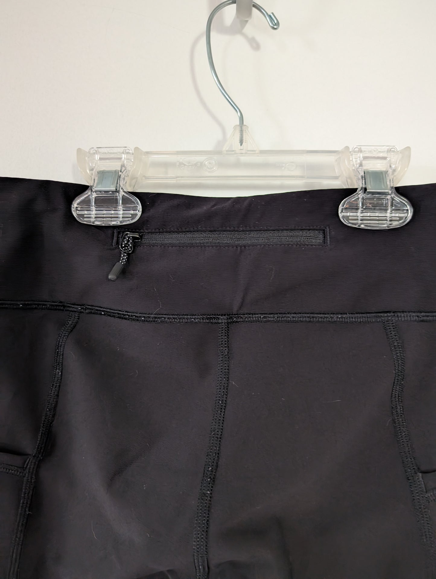 Lululemon Cropped Scalloped Edge Leggings - est sz 4