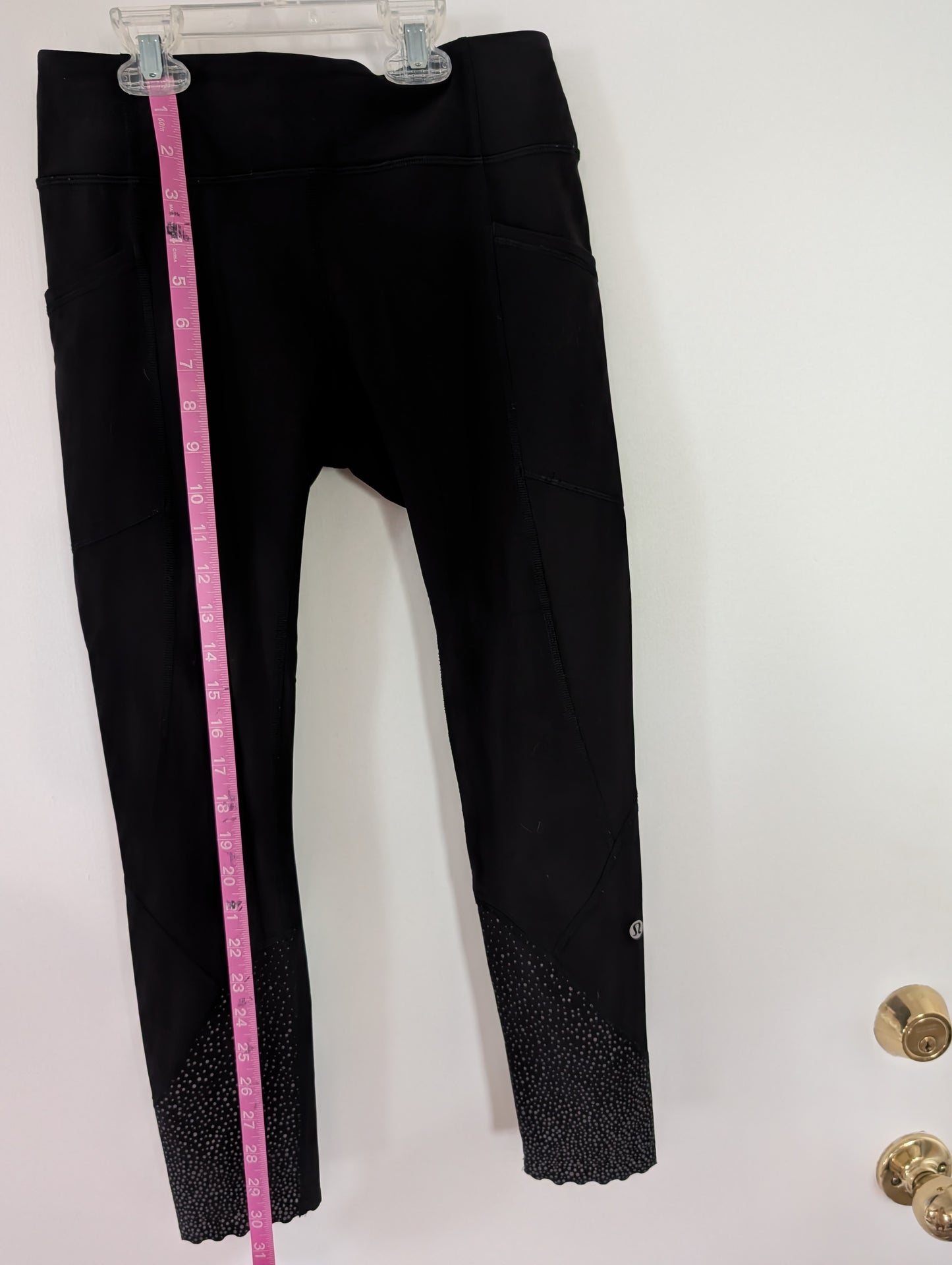 Lululemon Cropped Scalloped Edge Leggings - est sz 4