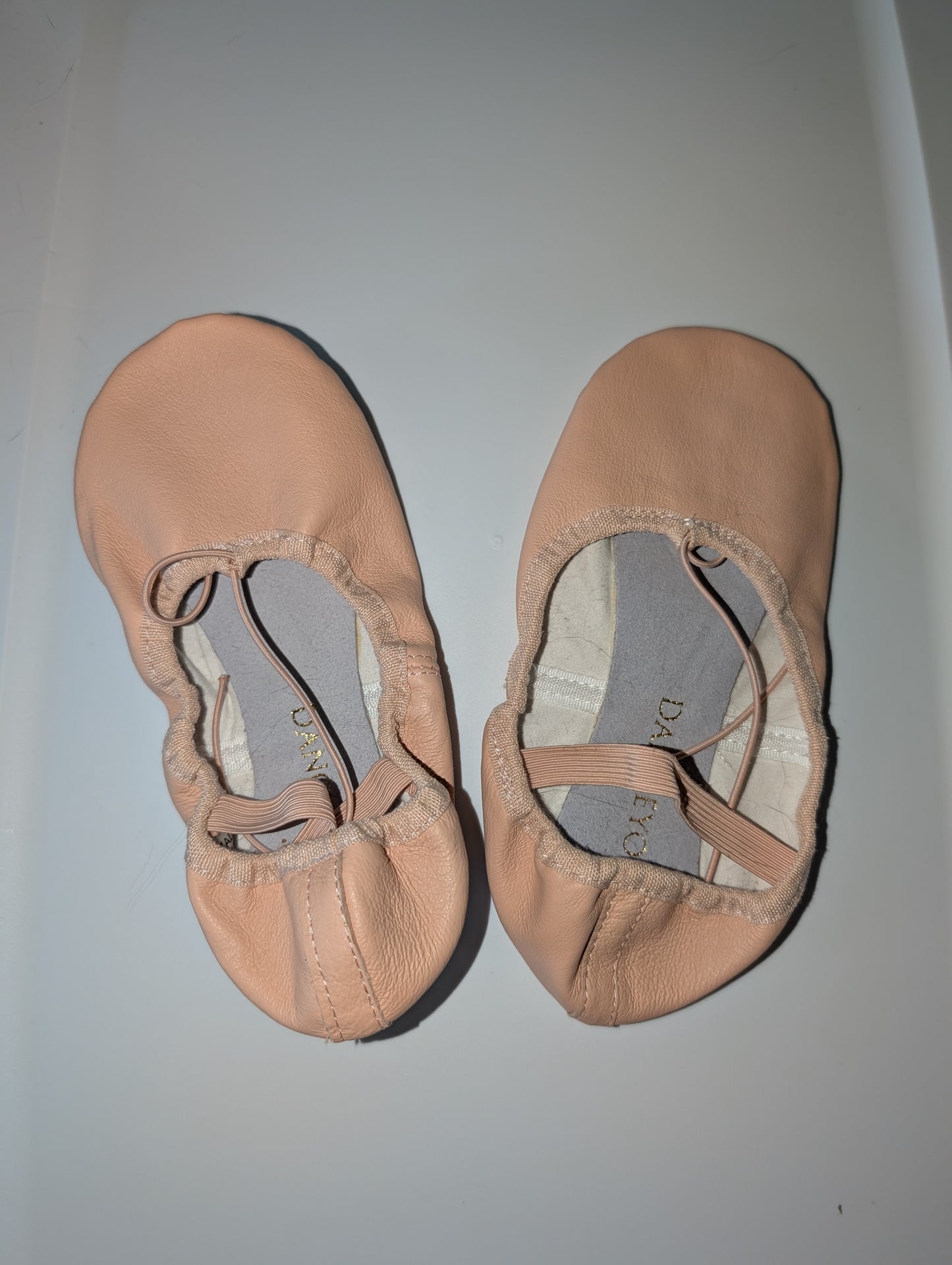 Full-Sole Leather Ballet Shoe - Woman's sz 6/7