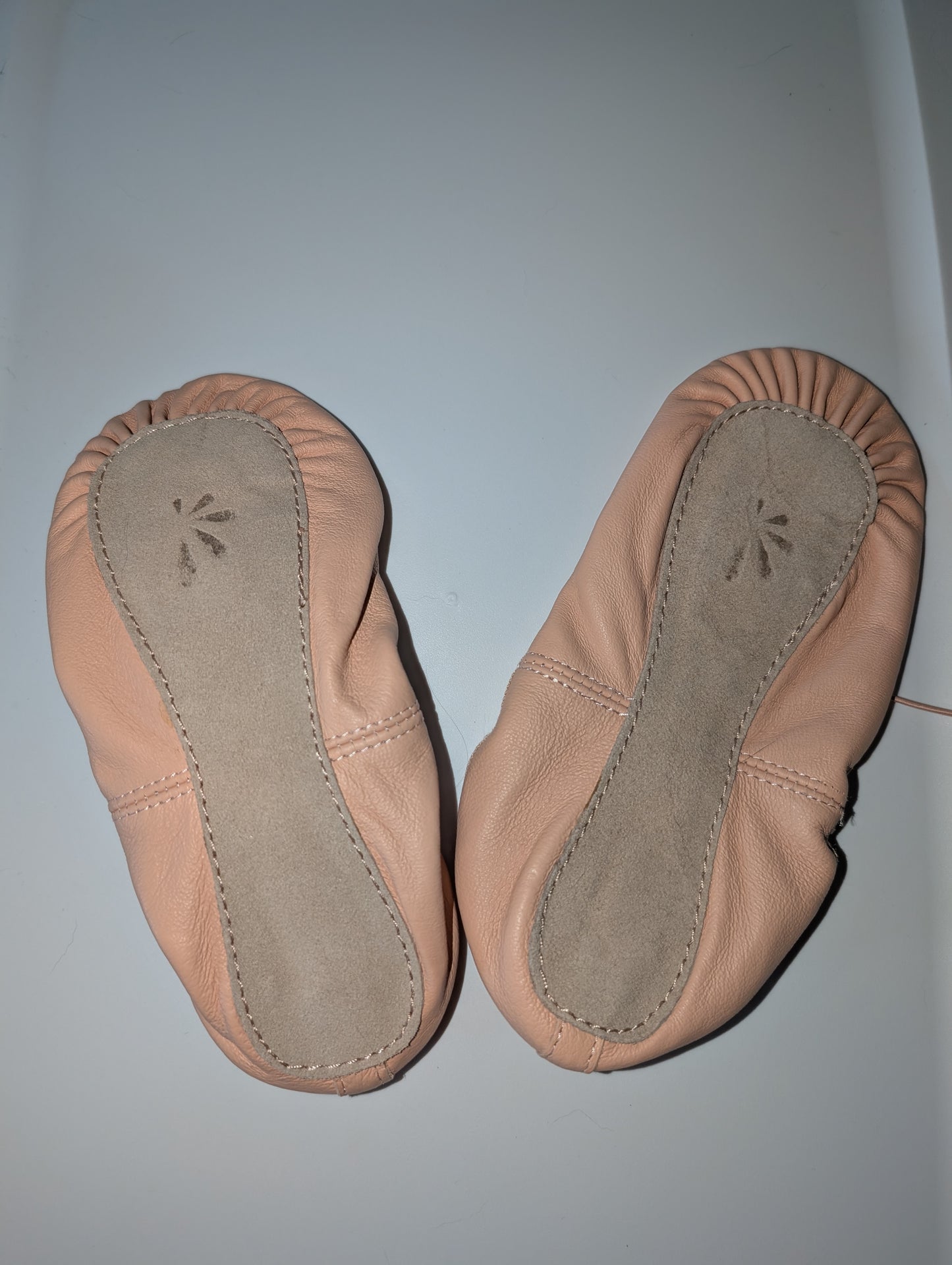 Full-Sole Leather Ballet Shoe - Woman's sz 6/7