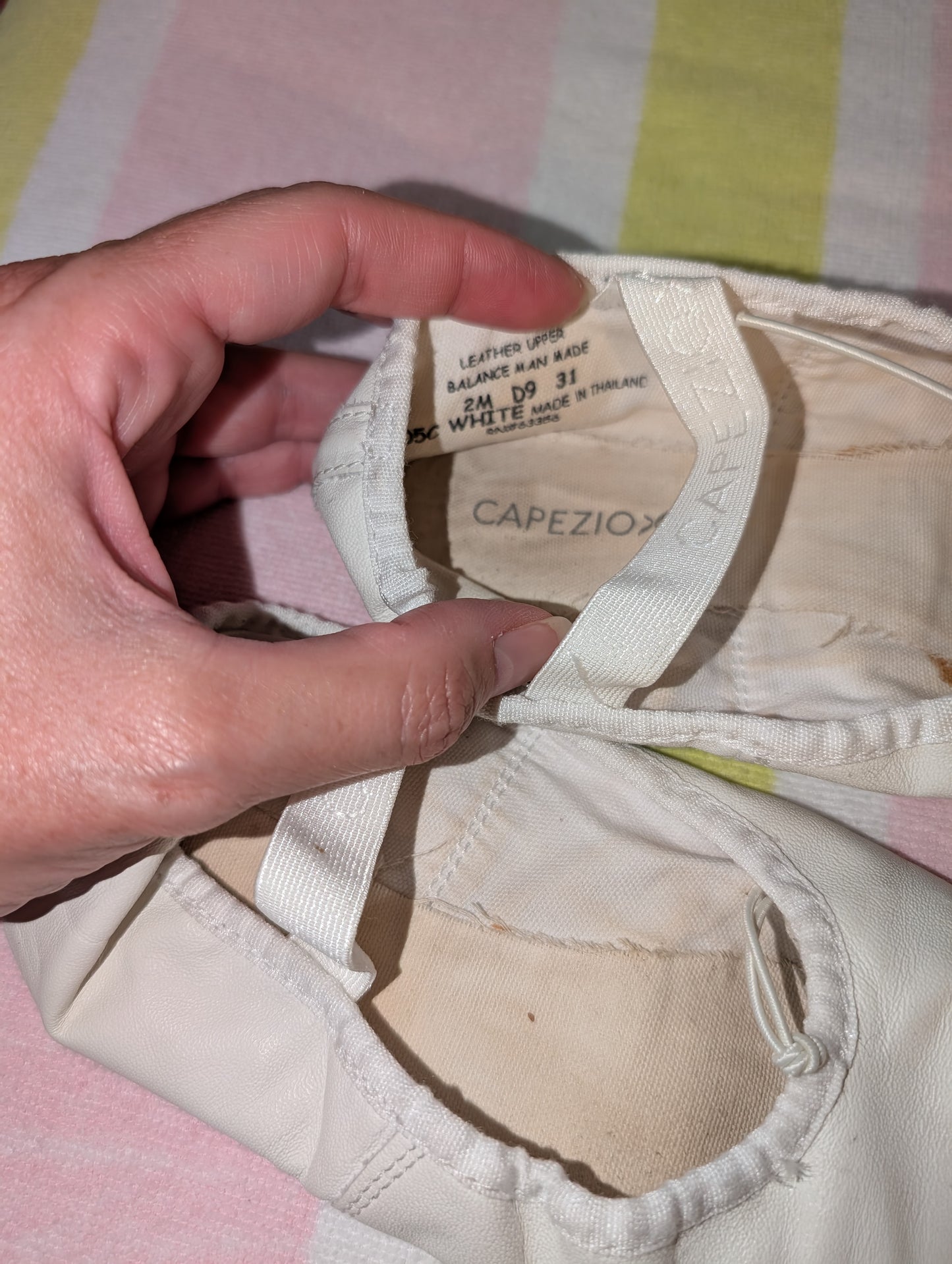 Capezio White Leather Full-sole Ballet Shoes - sz 2 kids