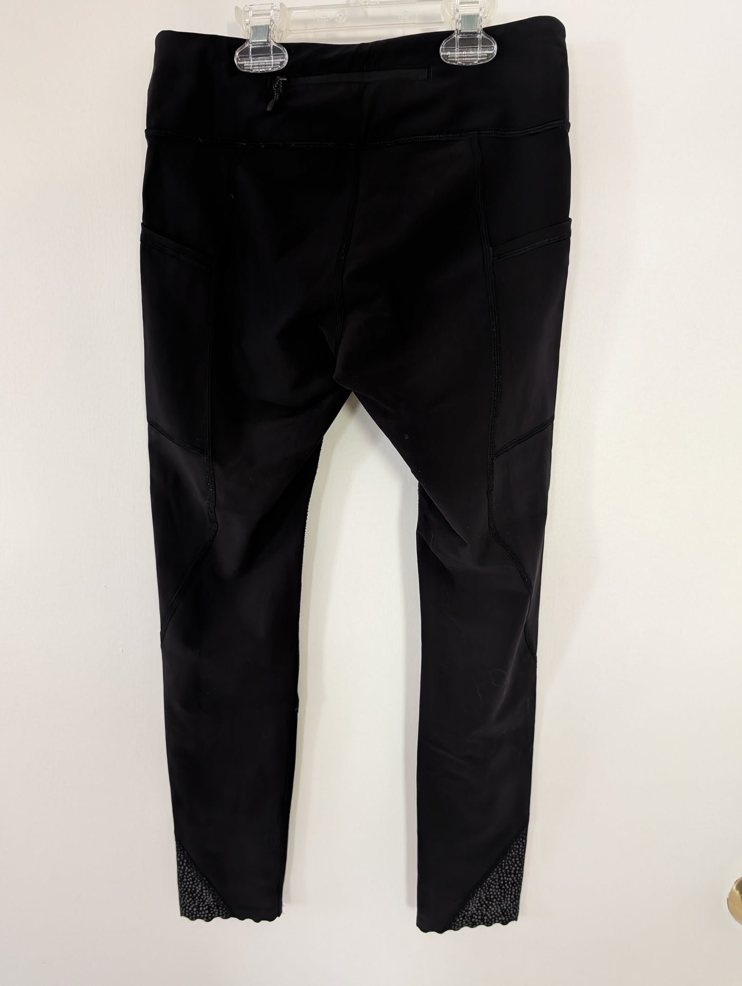 Lululemon Cropped Scalloped Edge Leggings - est sz 4