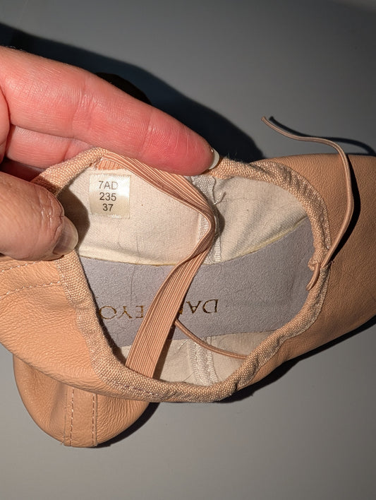 Full-Sole Leather Ballet Shoe - Woman's sz 6/7
